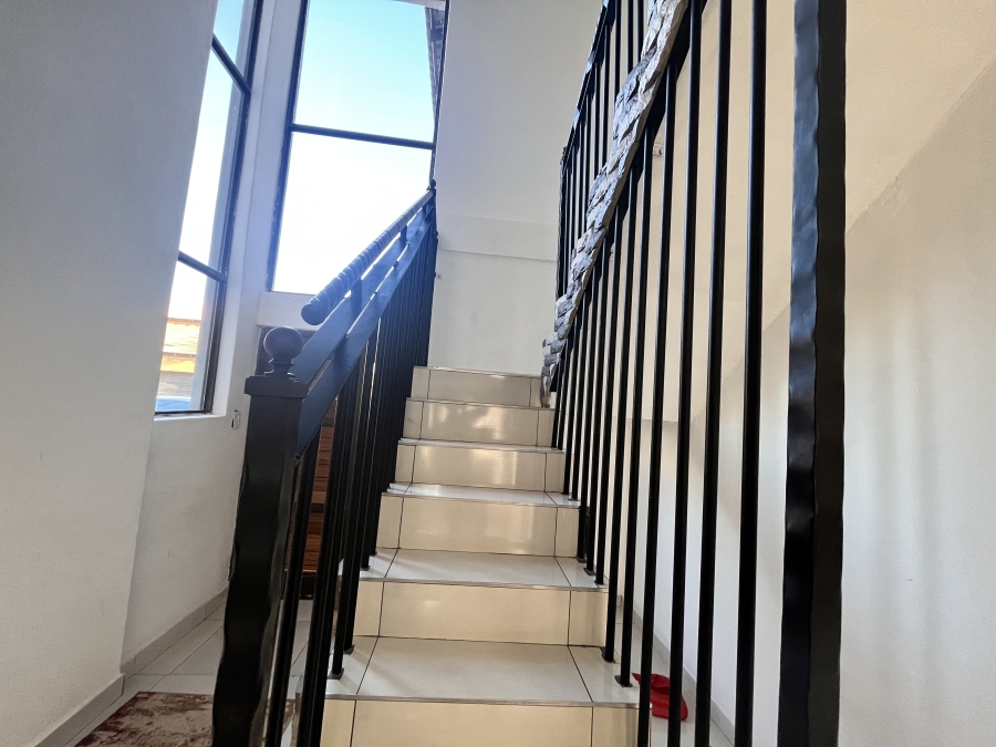 5 Bedroom Property for Sale in Wilkoppies North West